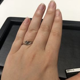 【ラザール ダイヤモンド(LAZARE DIAMOND)の口コミ】 指が短くふっくらしてるのもあって動きのある指輪がよくこちらを拝見しま…