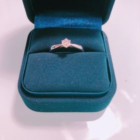 【4℃ BRIDAL(ヨンドシーブライダル)の口コミ】 ・お店が入りやい
・婚約指輪・結婚指輪の購入の際はお得になること
・担…