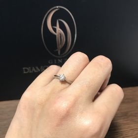 【銀座ダイヤモンドシライシの口コミ】 婚約指輪と言えばこれ！というような、王道のデザインです。エバーアフタ…