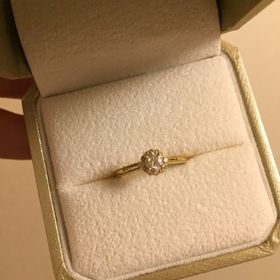 【ORECCHIO(オレッキオ)の口コミ】 スクエアカットの一粒ダイヤのエンゲージリングに惹かれて来店しました。
…