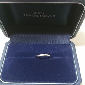 【銀座ダイヤモンドシライシの口コミ】 指輪のデザインと着け心地が良く、この指輪に決めました。初めからデザイ…