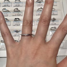 【銀座ダイヤモンドシライシの口コミ】 ブーケという指輪です。まず婚約指輪を銀座ダイヤモンドシライシのブーケ…