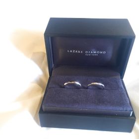 【ラザール ダイヤモンド(LAZARE DIAMOND)の口コミ】 派手すぎず、シンプルで上品なデザインの結婚指輪を探していました。特に…
