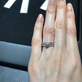 【ヴァン クリーフ＆アーペル(Van Cleef & Arpels)の口コミ】 ロマンスソリティアとマリッジリングを店員さんおすすめの重ね方で着けさ…