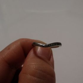 【エクセルコダイヤモンド(EXELCO DIAMOND)の口コミ】 ずっと憧れていたV字で片側にダイヤモンドが並んだ結婚指輪。
理想通りの…