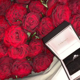 【アイプリモ(I-PRIMO)の口コミ】 デザインがどの世代から見てもかわいい！！大きいダイヤの横についている…