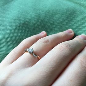 【LEGAN(レガン)の口コミ】 結婚情報誌でデザインを見たときに「かわいい！」と思い、お店で試着させ…