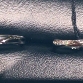 【ラザール ダイヤモンド(LAZARE DIAMOND)の口コミ】 結婚指輪は普段からつけるため、奇をてらうようなデザインではなく、シン…