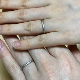 【CRAFY(クラフィ)の口コミ】 指輪のシンプルなデザインや細かな設定、何もかも好みのものでした。
ホー…