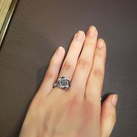 【ブシュロン(BOUCHERON)の口コミ】 きれいめなデザインに比べ、かわいいデザインなところがよかったです。
ダ…