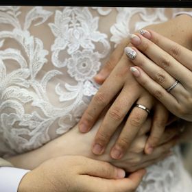 【ラザール ダイヤモンド(LAZARE DIAMOND)の口コミ】 シンプルな中でも個性的なものを探していたので、このデザインに決めまし…