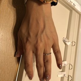 【ティファニー(Tiffany & Co.)の口コミ】 控えめでかわいいのが気に入りました。
プラチナがいいと思っていたのでプ…