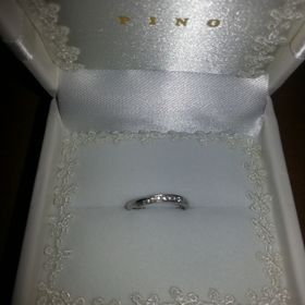 【宝寿堂(ほうじゅどう)の口コミ】 手が小さく指が短い手にも合うフォルムです。指輪のはめる向きをかえると…