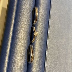 【銀座ダイヤモンドシライシの口コミ】 ビーナスフェザーの婚約指輪と結婚指輪、ビーナスブレスの結婚指輪の組み…