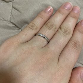 【銀座ダイヤモンドシライシの口コミ】 ダイヤが並んでいるデザインは他でもありましたが、グラデーションのよう…