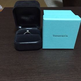 【ティファニー(Tiffany & Co.)の口コミ】 ザ・王道な婚約指輪希望でした。一粒ダイヤがキラリと光るシンプルかつ豪…