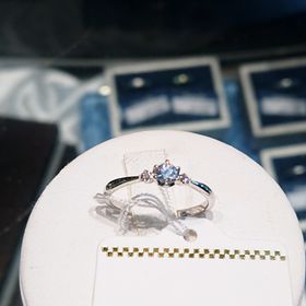 【エルマールサカモト】の口コミ 
お値段が安いこと。
シンプルで可愛い印象のリングでした。
両サイドの...