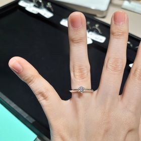 【ティファニー(Tiffany & Co.)の口コミ】 誰もが憧れるブランドの王道とも言える婚約指輪。いつかははめてみたいと…