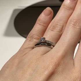 【ラザール ダイヤモンド(LAZARE DIAMOND)の口コミ】 最初はシンプルな婚約指輪を探していましたが物足りなくなり、こちらをオ…