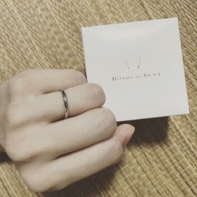 【HOSHI no SUNA 星の砂(ほしのすな)の口コミ】 シンプルなデザイン、色はシルバーと決めていました。最初は外側のダイヤ…