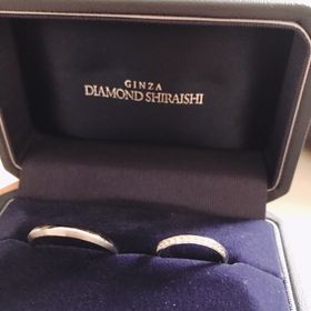 【銀座ダイヤモンドシライシの口コミ】 指輪の上下で印象を変えられる所に惹かれました。私の指輪は、上半分にダ…