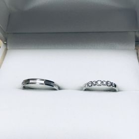 【PILOT BRIDAL(パイロットブライダル)の口コミ】 よくあるハーフエタニティの中でも大小大きさの違うダイヤが連なる珍しい…