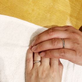 【銀座ダイヤモンドシライシの口コミ】 いくつかブランドを回りましたが、特に新婦側のデザインが気に入り、即決…