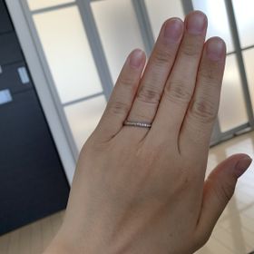 【銀座ダイヤモンドシライシの口コミ】 つけ心地の良さと似合う指輪をご提案して下さったので決めました。
指輪に…