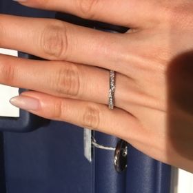 【銀座ダイヤモンドシライシの口コミ】 かなり細身です。シンプルテイストが好きな方は楽しいと思います。可愛ら…