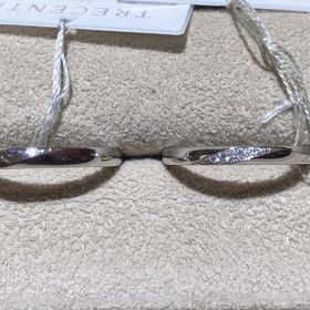 【TRECENTI(トレセンテ)の口コミ】 婚約指輪と一緒につけることができるデザインを
探していたところピックア…