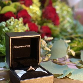 【エクセルコダイヤモンド(EXELCO DIAMOND)の口コミ】 あまり派手すぎず、品のあるデザインに惹かれてこちらに決めました。どの…