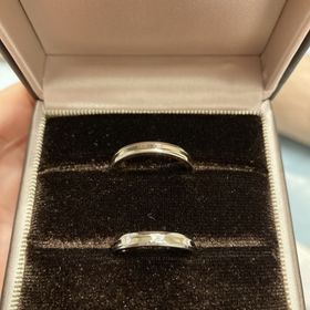 【アイプリモ(I-PRIMO)の口コミ】 センターにピンクゴールドが入っておりお洒落だと思いました。
結婚指輪な…