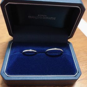 【銀座ダイヤモンドシライシの口コミ】 ベースはストレートがいいなと思っていたので
ストレートのデザインに絞り…