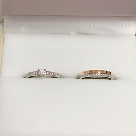 【Katamu(カタム)の口コミ】 ハニーイエローゴールドの色味、歳を重ねても指を綺麗に魅せてくれるデザ…