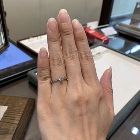 【ラザール ダイヤモンド【取扱店販売】の口コミ】 カットは3代カッターズブランドのラザールに委託しているとの事で、輝きが…