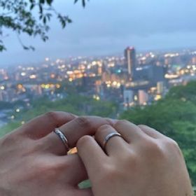 【PILOT BRIDAL(パイロットブライダル)の口コミ】 一つ目に、渕が丸い点です。これまで指輪を付ける習慣がなかったので、身…