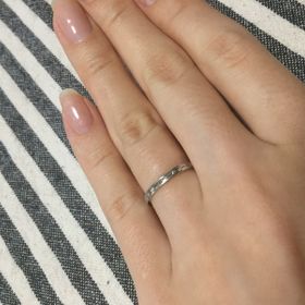 【ORECCHIO(オレッキオ)の口コミ】 よくあるラウンドカットと違い、上品なエメラルドカットが気に入って購入…