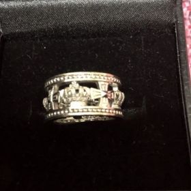 【Justin Davis Bridal(ジャスティンデイビスブライダル)の口コミ】 ごつめの存在感があり、華奢すぎず、カジュアルな普段着に合うデザインが…