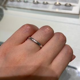 【アイプリモ(I-PRIMO)の口コミ】 指輪を実際につけてみると女の人の指がきれいに見えるようなデザインにな…