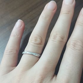 【GALA JEWELRY(ガラジュエリー)の口コミ】 ダイヤの量と価格(10万円ほど)を考えると、かなりお得だった。手の甲側か…
