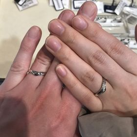 【俄(にわか)の口コミ】 指輪はどれも特殊な形をしていて、色々な形をした指輪を見たり試着したり…