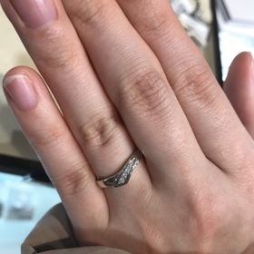 【俄(にわか)の口コミ】 他にはないデザインで指輪自体の太さも、細すぎず太すぎずちょうどよく、…