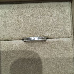 【YUKA HOJO(ユカホウジョウ)の口コミ】 ネットで結婚指輪を探しており、上記メーカーが素朴で実際に現物を見てみ…