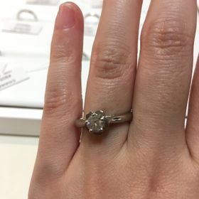 【シャネル(CHANEL)の口コミ】 かの有名なカメリアリングです。ずっと憧れでした。台座が花の形をしてお…