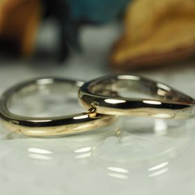 【AUROA(アウロア)の口コミ】 グラデーションが綺麗だと思いお店で見て一目惚れしました。
指輪を選びか…