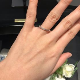 【銀座ダイヤモンドシライシの口コミ】 ストレートの細身でダイヤモンドが斜めに入ってるものを探していましたが…
