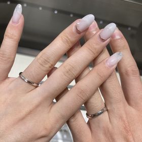 【俄(にわか)の口コミ】 指の形にもよると思いますが試着したのは細めの指輪なので指も長く見え、…