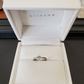 【ジュエリー東京の口コミ】 　店舗に来て直接見て、リングの形などがとても気にいったので購入させて…