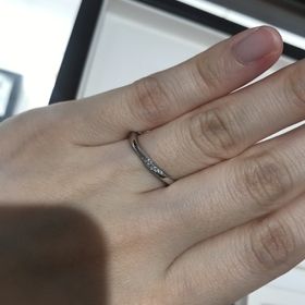 【俄(にわか)の口コミ】 デザインは、コンビネーションのもので、プラチナ半分とピンクゴールド半…