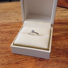 【ヴァンドーム青山(VENDOME AOYAMA)の口コミ】 サプライズプロポーズでこちらのプロポーズリングをいただきました。店員…